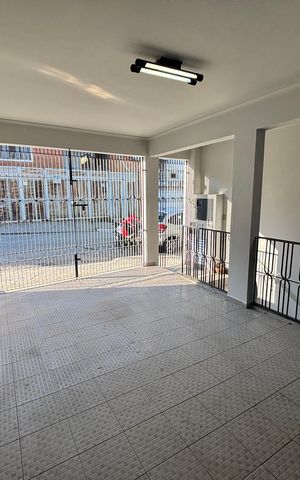 Casa à venda com 240m², 3 quartos e 1 vaga Casa à venda com 240m², 3 quartos e 1 vagaGaragem