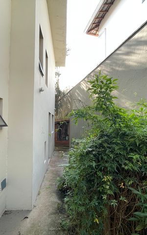 Casa de condomínio para alugar com 200m², 4 quartos e 2 vagas Casa de condomínio para alugar com 200m², 4 quartos e 2 vagasFachada