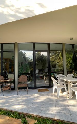 Casa de condomínio para alugar com 200m², 4 quartos e 2 vagas Casa de condomínio para alugar com 200m², 4 quartos e 2 vagasVaranda