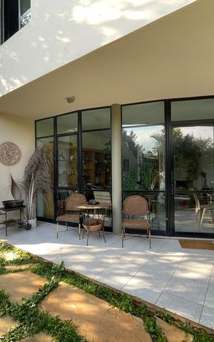 Casa de condomínio para alugar com 200m², 4 quartos e 2 vagas Casa de condomínio para alugar com 200m², 4 quartos e 2 vagasVaranda