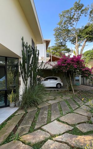 Casa de condomínio para alugar com 200m², 4 quartos e 2 vagas Casa de condomínio para alugar com 200m², 4 quartos e 2 vagasVaranda