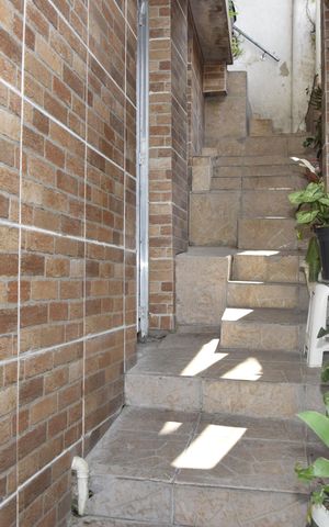 Casa para alugar com 120m², 1 quarto e 1 vagaEscada