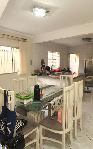 Casa à venda com 240m², 4 quartos e 2 vagasCozinha