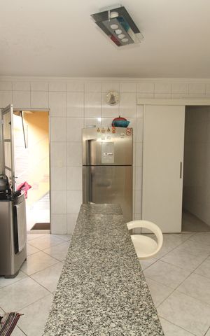 Casa à venda com 240m², 4 quartos e 2 vagasCozinha