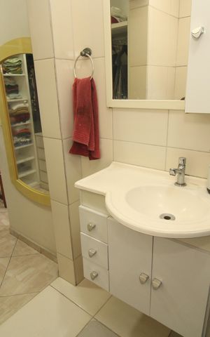 Casa à venda com 240m², 4 quartos e 2 vagasBanheiro da Suíte