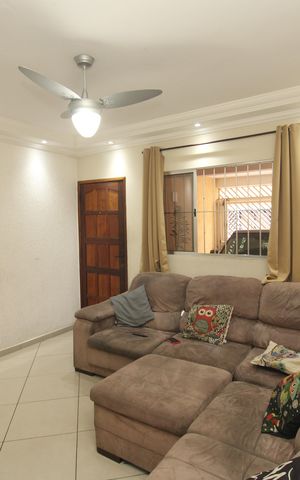 Casa à venda com 240m², 4 quartos e 2 vagasSala