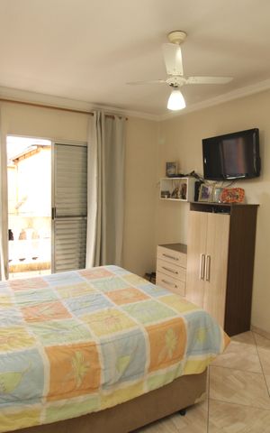 Casa à venda com 240m², 4 quartos e 2 vagasSuíte