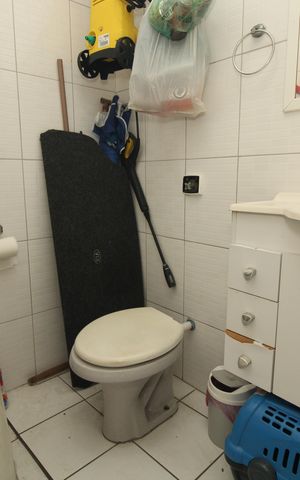 Casa à venda com 240m², 4 quartos e 2 vagasBanheiro de serviço