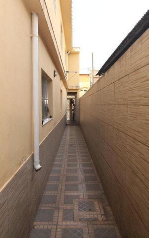 Casa à venda com 240m², 4 quartos e 2 vagasCorredor de acesso