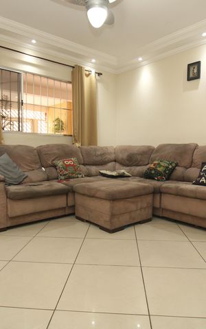 Casa à venda com 240m², 4 quartos e 2 vagasSala