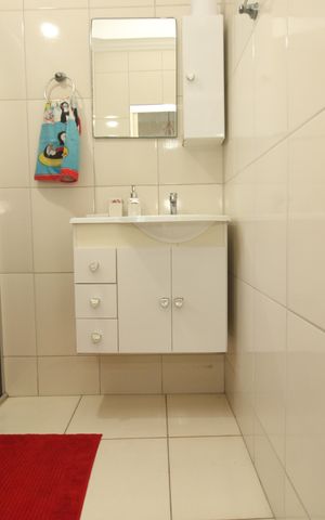 Casa à venda com 240m², 4 quartos e 2 vagasBanheiro 1
