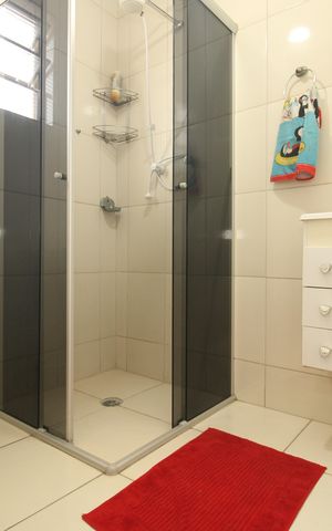 Casa à venda com 240m², 4 quartos e 2 vagasBanheiro 1