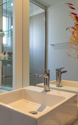 Apartamento à venda com 249m², 4 quartos e 4 vagas Apartamento à venda com 249m², 4 quartos e 4 vagasBanheiro da Suíte 2