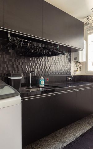Apartamento à venda com 249m², 4 quartos e 4 vagas Apartamento à venda com 249m², 4 quartos e 4 vagasÁrea de Serviço