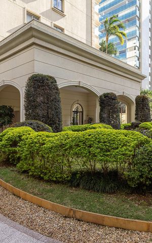 Apartamento à venda com 249m², 4 quartos e 4 vagas Apartamento à venda com 249m², 4 quartos e 4 vagasÁrea comum - Jardim