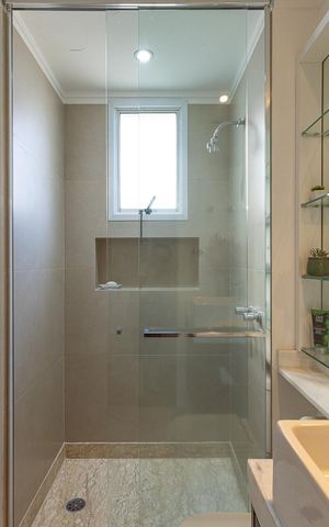 Apartamento à venda com 249m², 4 quartos e 4 vagas Apartamento à venda com 249m², 4 quartos e 4 vagasBanheiro da Suíte 2