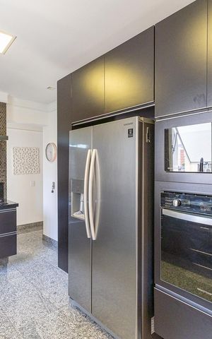 Apartamento à venda com 249m², 4 quartos e 4 vagas Apartamento à venda com 249m², 4 quartos e 4 vagasCozinha