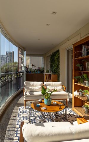 Apartamento à venda com 249m², 4 quartos e 4 vagas Apartamento à venda com 249m², 4 quartos e 4 vagasVaranda
