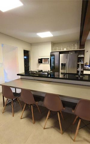 Casa à venda com 748m², 4 quartos e 8 vagas