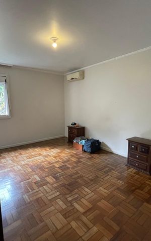 Casa à venda com 208m², 5 quartos e 3 vagasQuarto 4