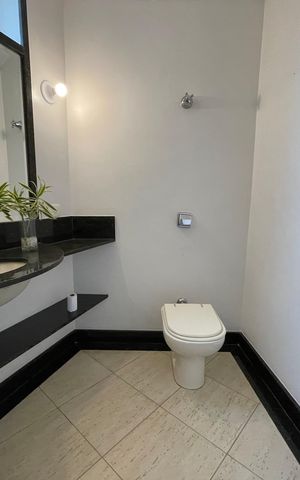 Casa à venda com 208m², 5 quartos e 3 vagasBanheiro 3