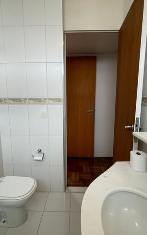 Casa à venda com 208m², 5 quartos e 3 vagasBanheiro 1