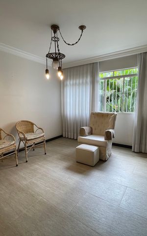 Casa à venda com 208m², 5 quartos e 3 vagasSala