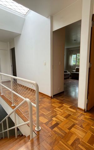 Casa à venda com 208m², 5 quartos e 3 vagasHall Quartos