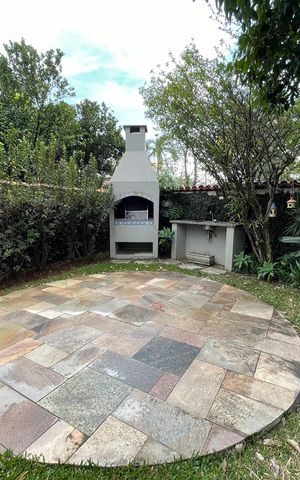Casa à venda com 208m², 5 quartos e 3 vagasChurrasqueira