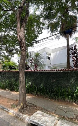 Casa à venda com 208m², 5 quartos e 3 vagasFachada com plaquina TFBY-244