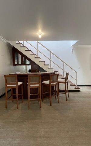 Casa à venda com 208m², 5 quartos e 3 vagasSala