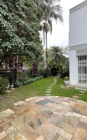 Casa à venda com 208m², 5 quartos e 3 vagasJardim