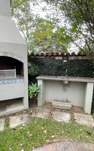 Casa à venda com 208m², 5 quartos e 3 vagasChurrasqueira