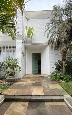 Casa à venda com 208m², 5 quartos e 3 vagasEntrada