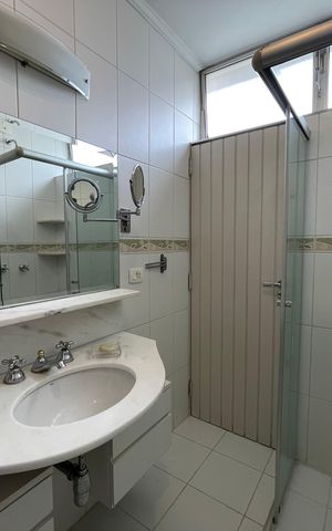 Casa à venda com 208m², 5 quartos e 3 vagasBanheiro 1