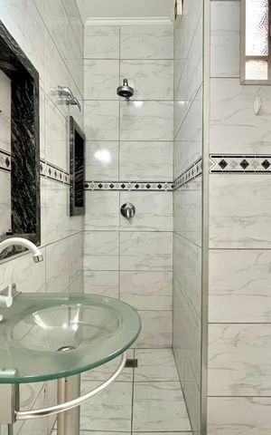 Casa à venda com 108m², 2 quartos e 1 vaga Casa à venda com 108m², 2 quartos e 1 vagaBanheiro