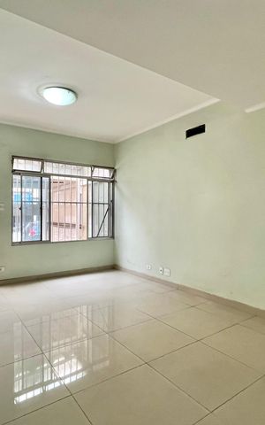 Casa à venda com 108m², 2 quartos e 1 vaga Casa à venda com 108m², 2 quartos e 1 vagaSala