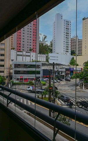 Apartamento à venda com 159m², 4 quartos e 2 vagasVaranda