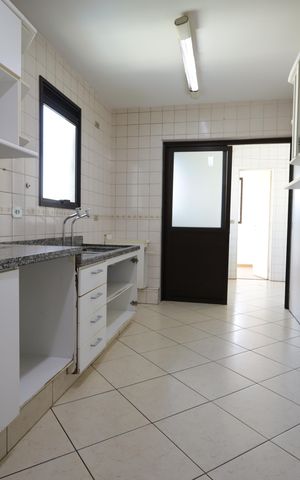 Apartamento à venda com 136m², 4 quartos e 3 vagasCozinha