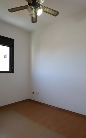 Apartamento à venda com 136m², 4 quartos e 3 vagasQuarto 2