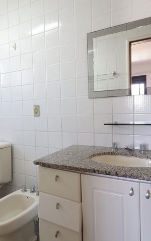 Apartamento à venda com 136m², 4 quartos e 3 vagasBanheiro da Suíte 2