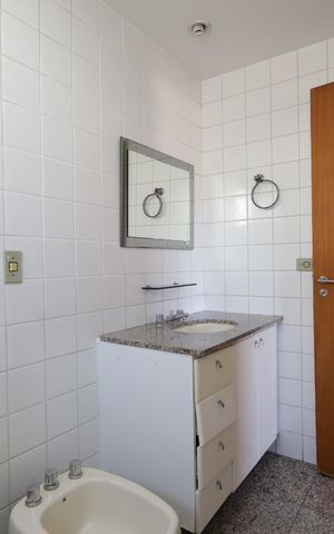 Apartamento à venda com 136m², 4 quartos e 3 vagasBanheiro da Suíte 2