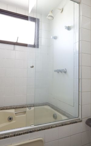 Apartamento à venda com 136m², 4 quartos e 3 vagasBanheiro da Suíte 2