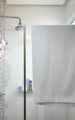 Apartamento à venda com 61m², 2 quartos e 2 vagasBanheiro da Suíte