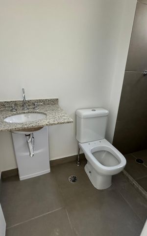 Apartamento à venda com 95m², 3 quartos e 2 vagas Apartamento à venda com 95m², 3 quartos e 2 vagasBanheiro da Suíte 1