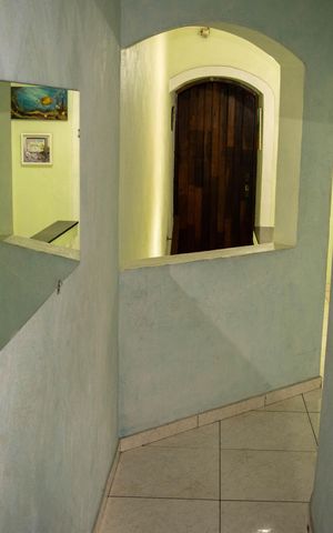 Casa à venda com 212m², 6 quartos e 5 vagas Casa à venda com 212m², 6 quartos e 5 vagasCorredor