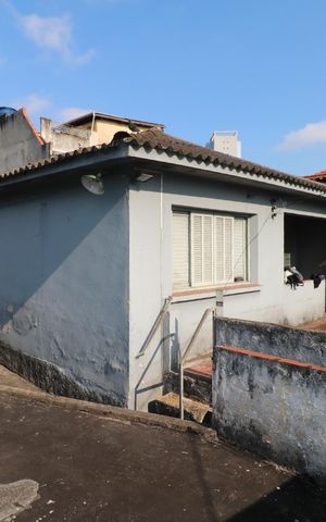 Casa à venda com 276m², 2 quartos e 2 vagas Casa à venda com 276m², 2 quartos e 2 vagasVaranda