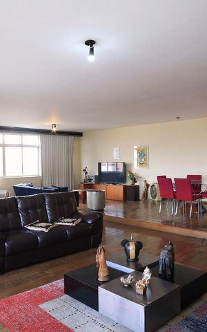 Apartamento à venda com 360m², 4 quartos e 4 vagas Apartamento à venda com 360m², 4 quartos e 4 vagasSala