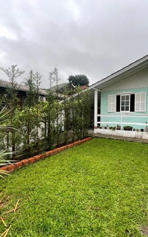 Casa à venda com 299m², 2 quartos e 1 vaga