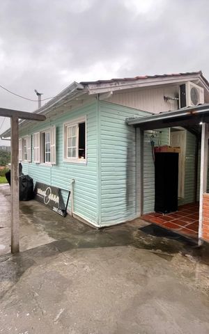 Casa à venda com 299m², 2 quartos e 1 vaga